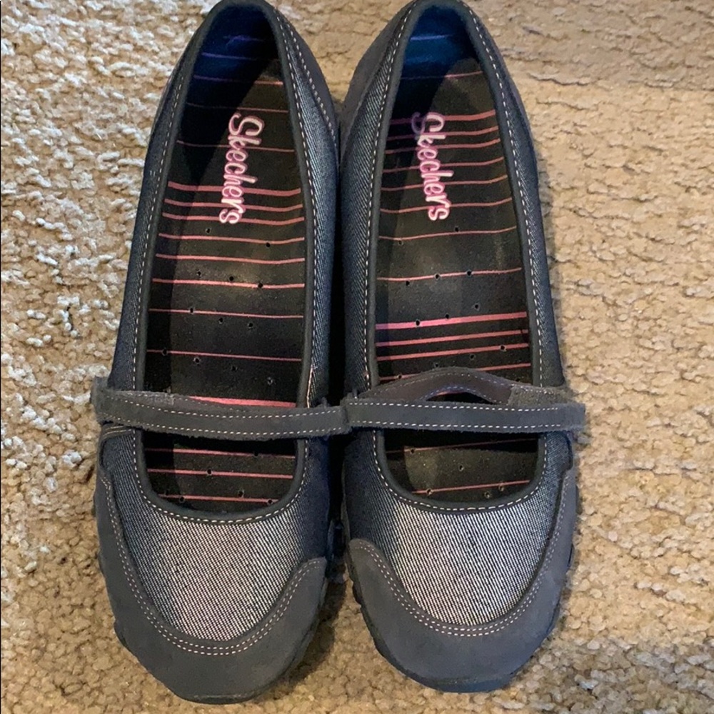 Sketchers Women’s slide on shoe